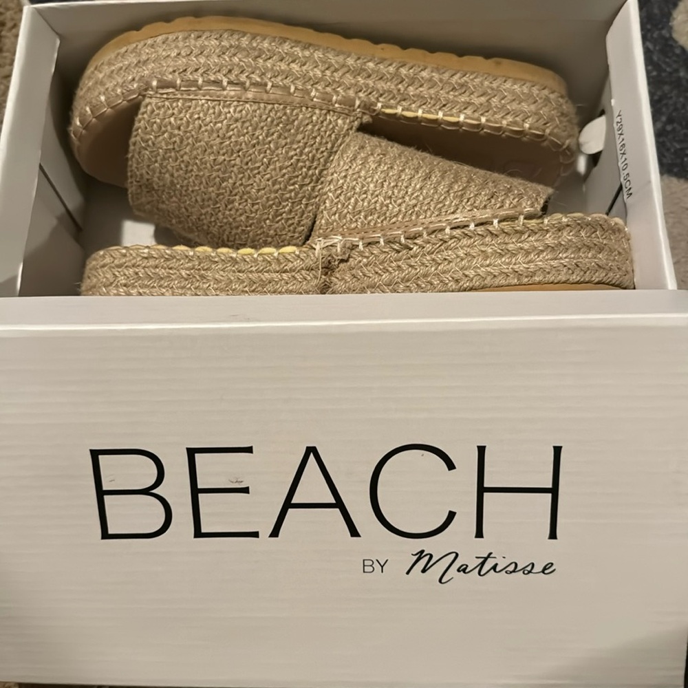 Beach Sandals, worn a few times, size 8W. Very comfortable.comes with box